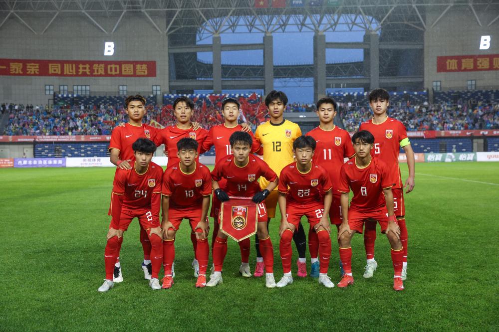 毕包后卫维维安：西班牙队竞争总非常激烈，现在不会去想这些